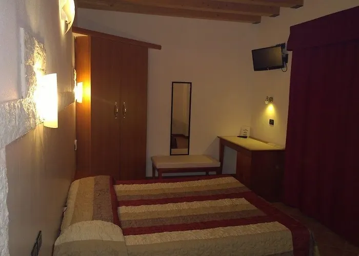 Ca' Del Sasso منزل ريفي *