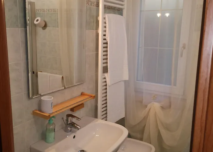 Ca' Del Sasso منزل ريفي *